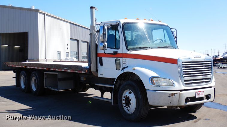 2007 Freightliner Business Class M2 112  rollback truck