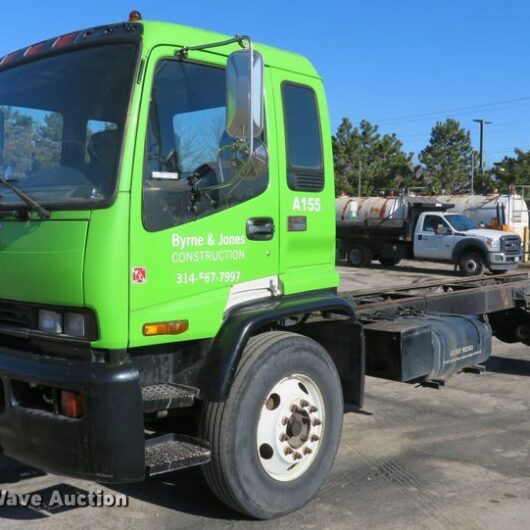 2002 GMC T7500 truck cab and chassis