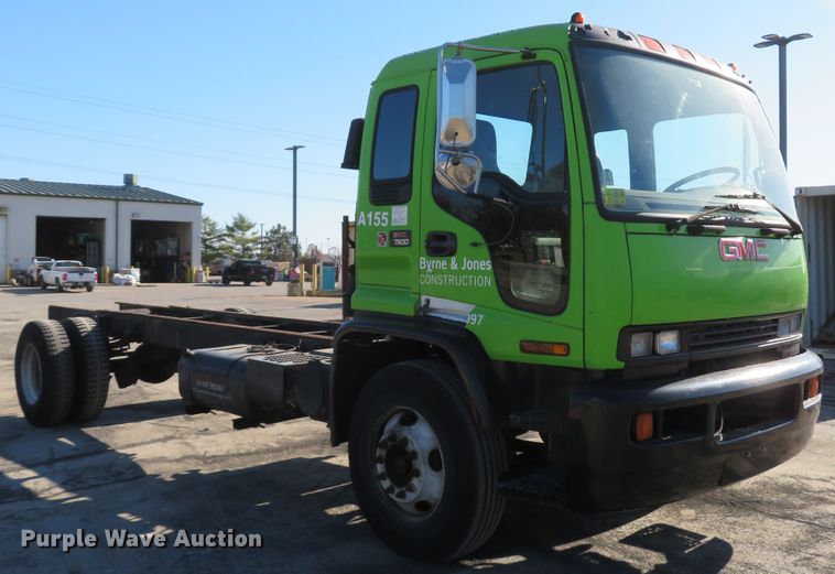 2002 GMC T7500  truck cab and chassis