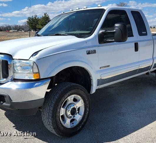 2002 Ford F250 Super Duty XLT SuperCab pickup truck