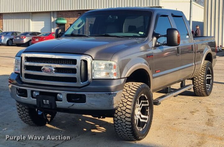 2006 Ford F250 Super Duty Lariat  Crew Cab pickup truck