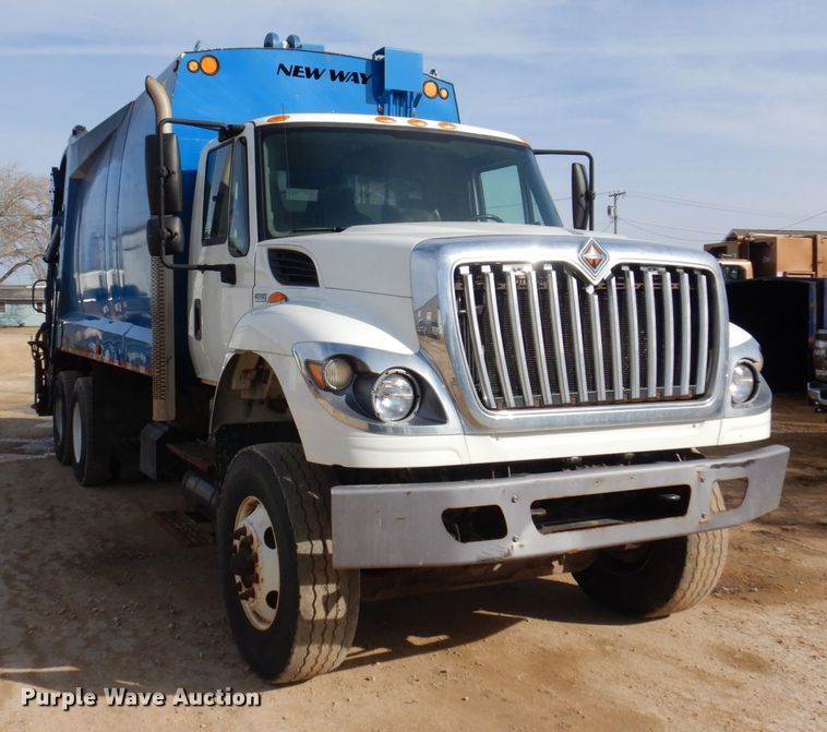 2013 International 7400  refuse truck