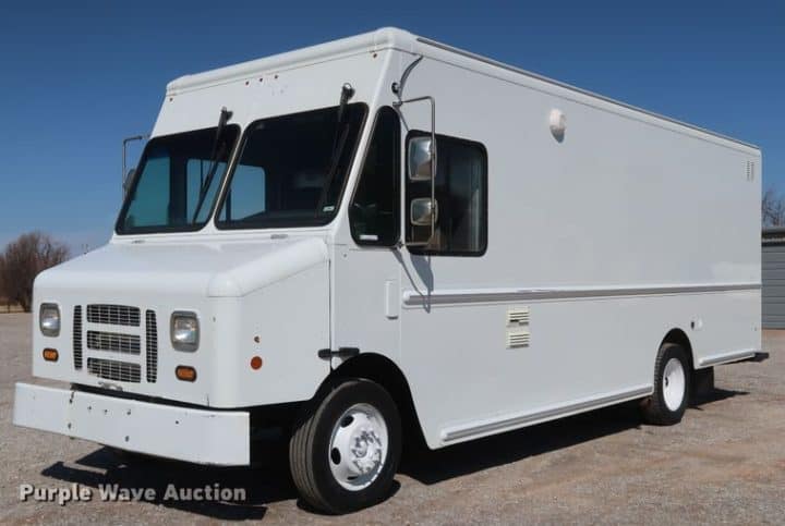 2013 Ford F59  refrigerated delivery truck