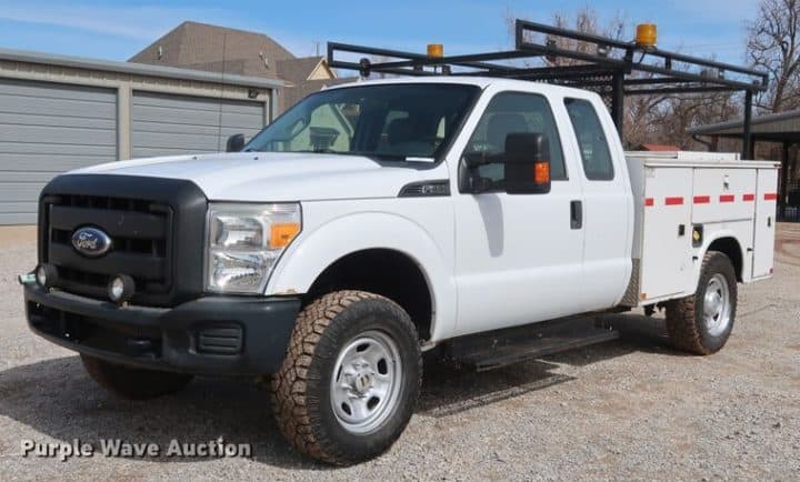 2011 Ford F350 Super Duty  SuperCab utility bed pickup truck