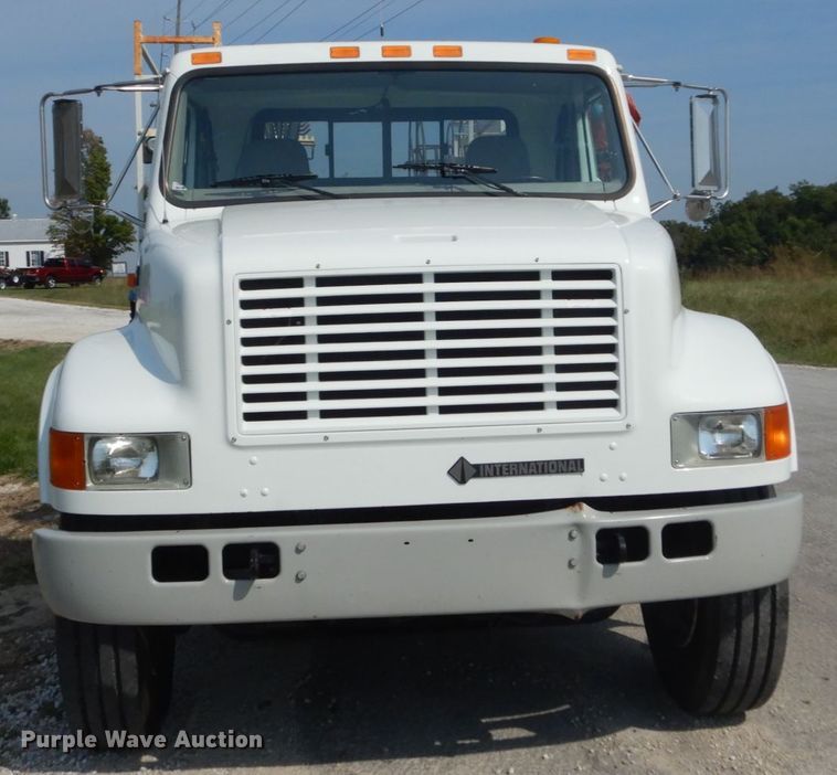 1998 International 4700  utility / service truck