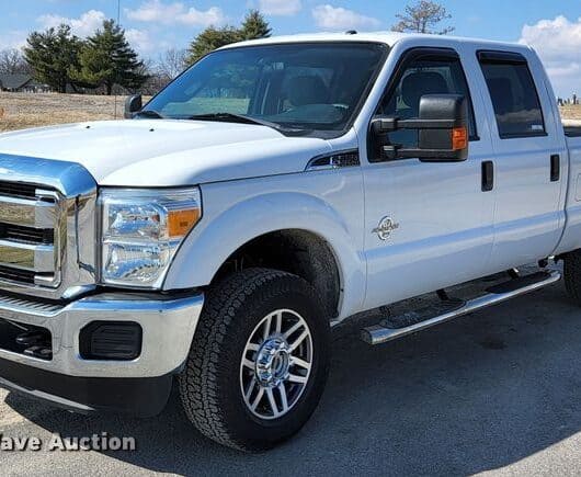 2016 Ford F250 Super Duty XLT  Crew Cab pickup truck