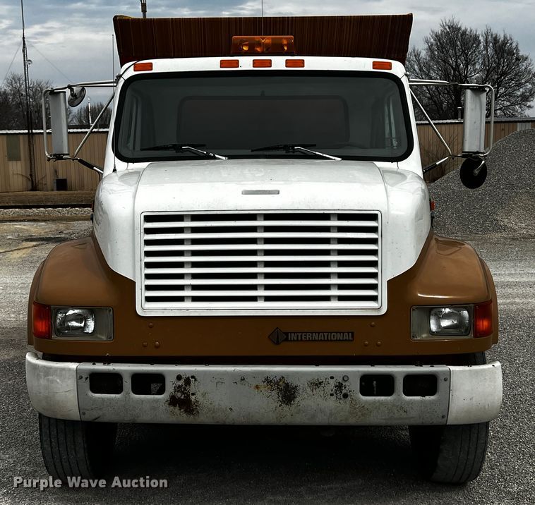 2000 International 4700  asphalt patch truck