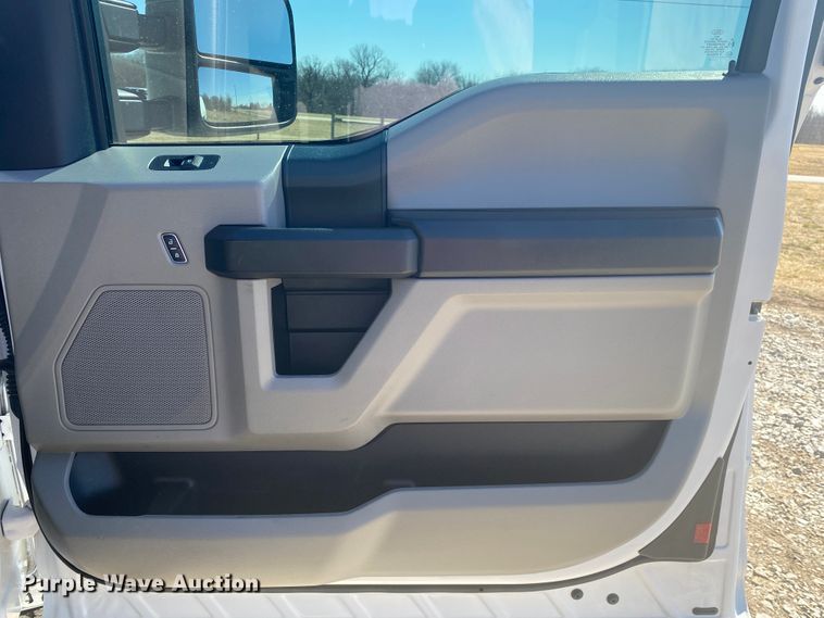 2017 Ford F350 Super Duty XL  SuperCab pickup truck cab and chassis