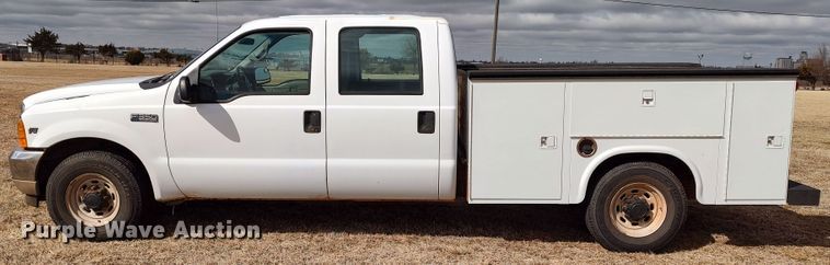 2001 Ford F350 Super Duty  Crew Cab utility bed pickup truck