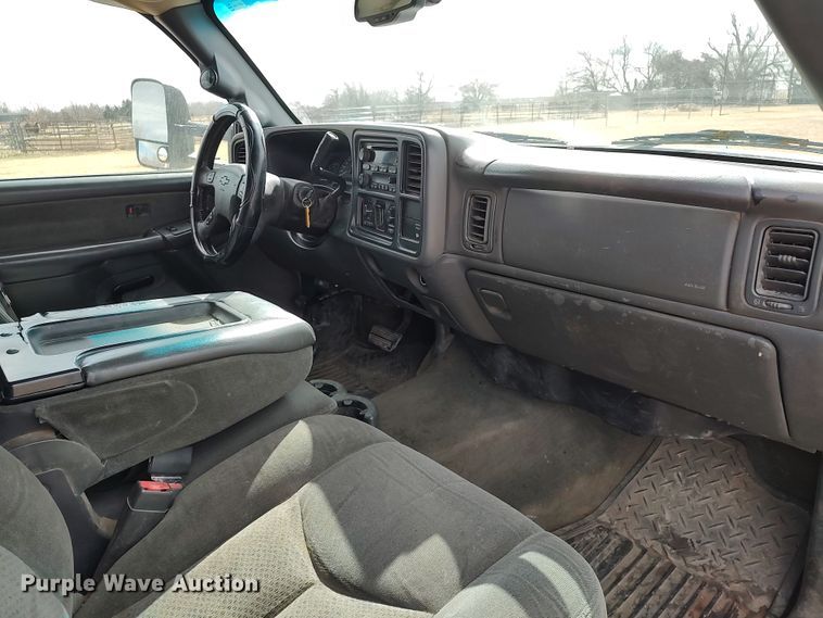 2003 Chevrolet Silverado 3500  Ext. Cab utility bed pickup truck
