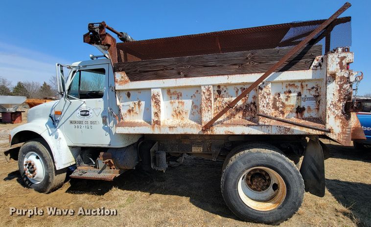 1992 International 4700  dump truck