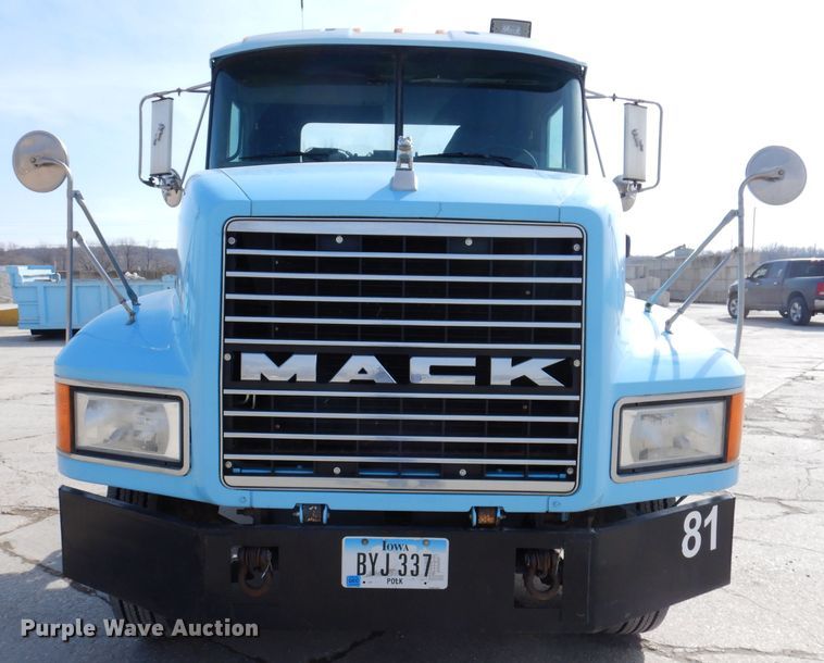 1994 Mack CH613  semi truck