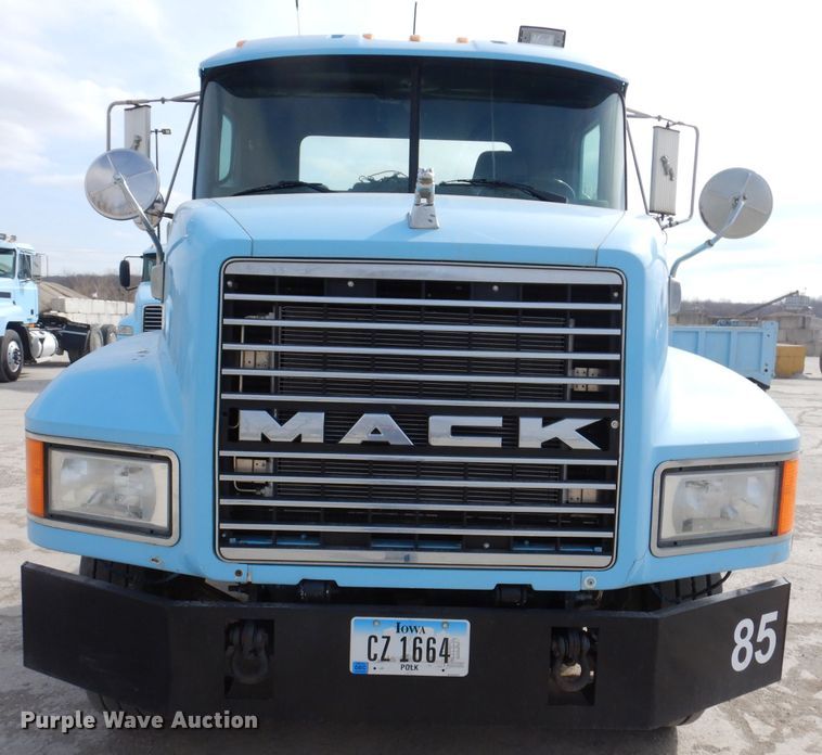 1996 Mack CH613  semi truck